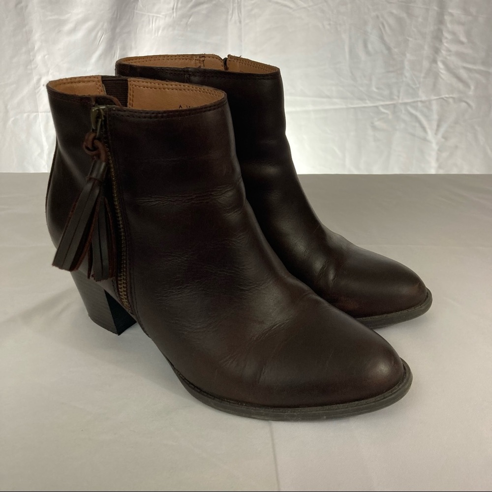 Brown leather Vionic Madeline ankle boots - size 8 - weather resistant - 2” heel